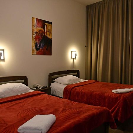 Iris Flower Hotel Jezzine Ngoại thất bức ảnh