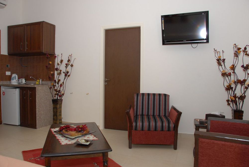 Iris Flower Hotel Jezzine Ngoại thất bức ảnh