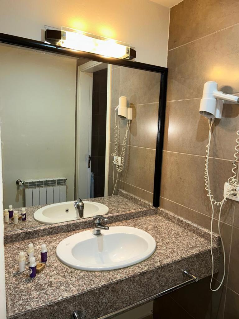 Iris Flower Hotel Jezzine Ngoại thất bức ảnh