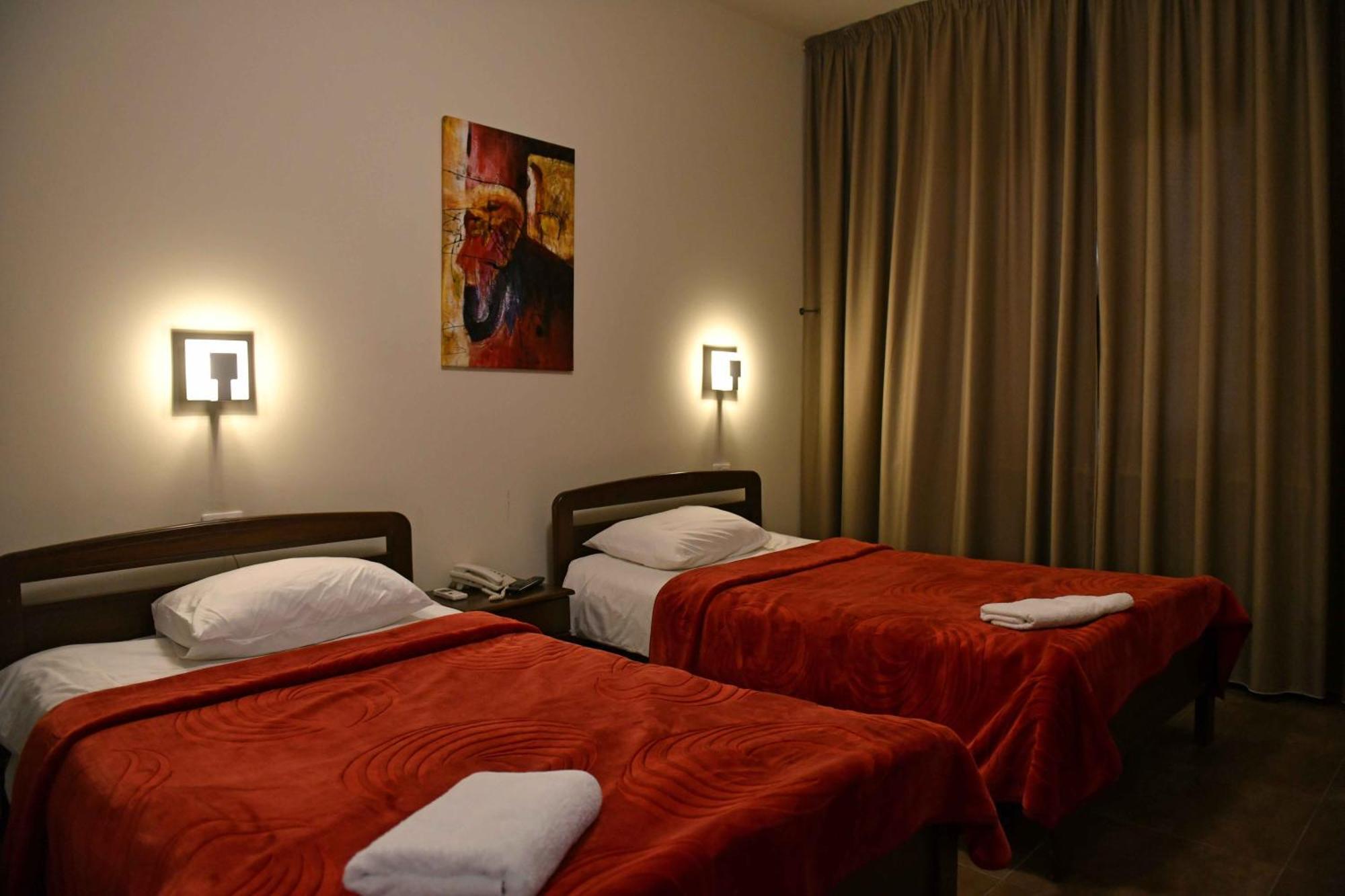 Iris Flower Hotel Jezzine Ngoại thất bức ảnh